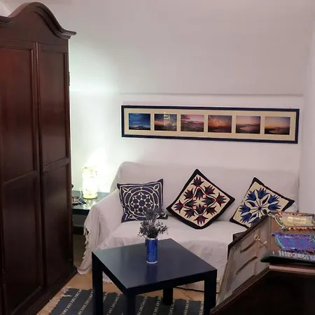 - B&B 