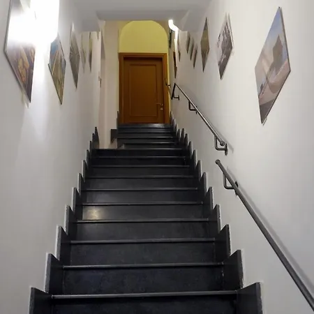 - B&B 