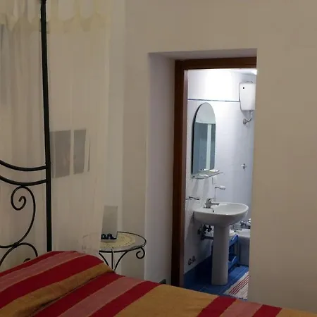 - B&B 