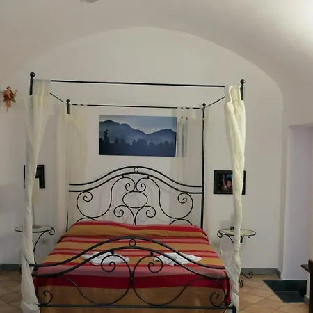 - B&B 