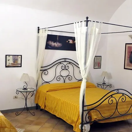 - B&B 